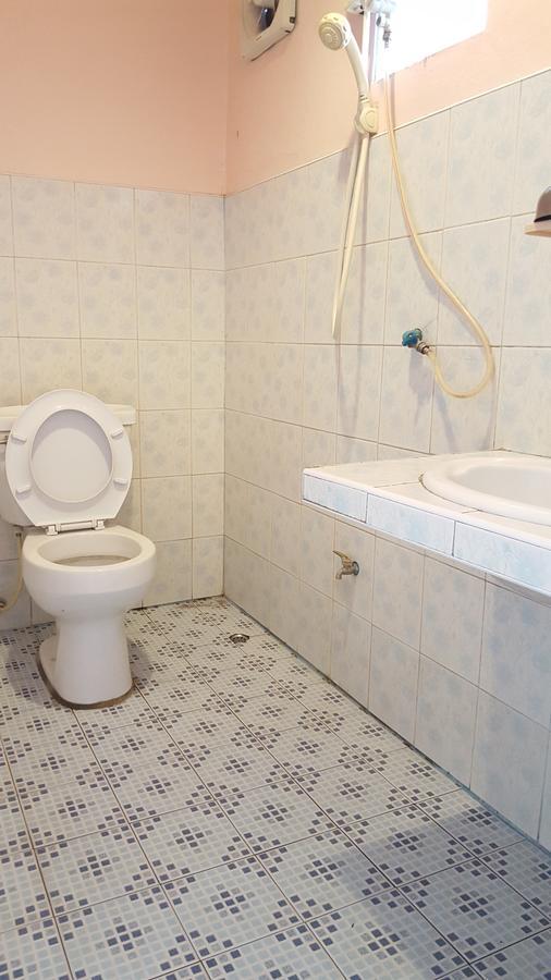 Montra Guesthouse Ranong Bagian luar foto