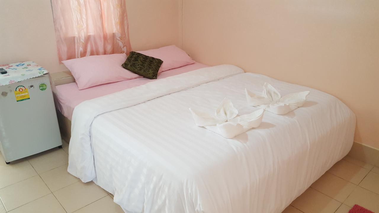 Montra Guesthouse Ranong Bagian luar foto